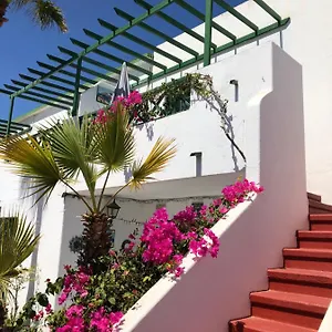 Clara , Los Pocillos Spain